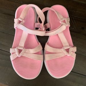 Sketchers ‘on the go’ sandals size 2